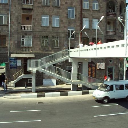 Sunny Apartment In The Center Γιερεβάν Εξωτερικό φωτογραφία
